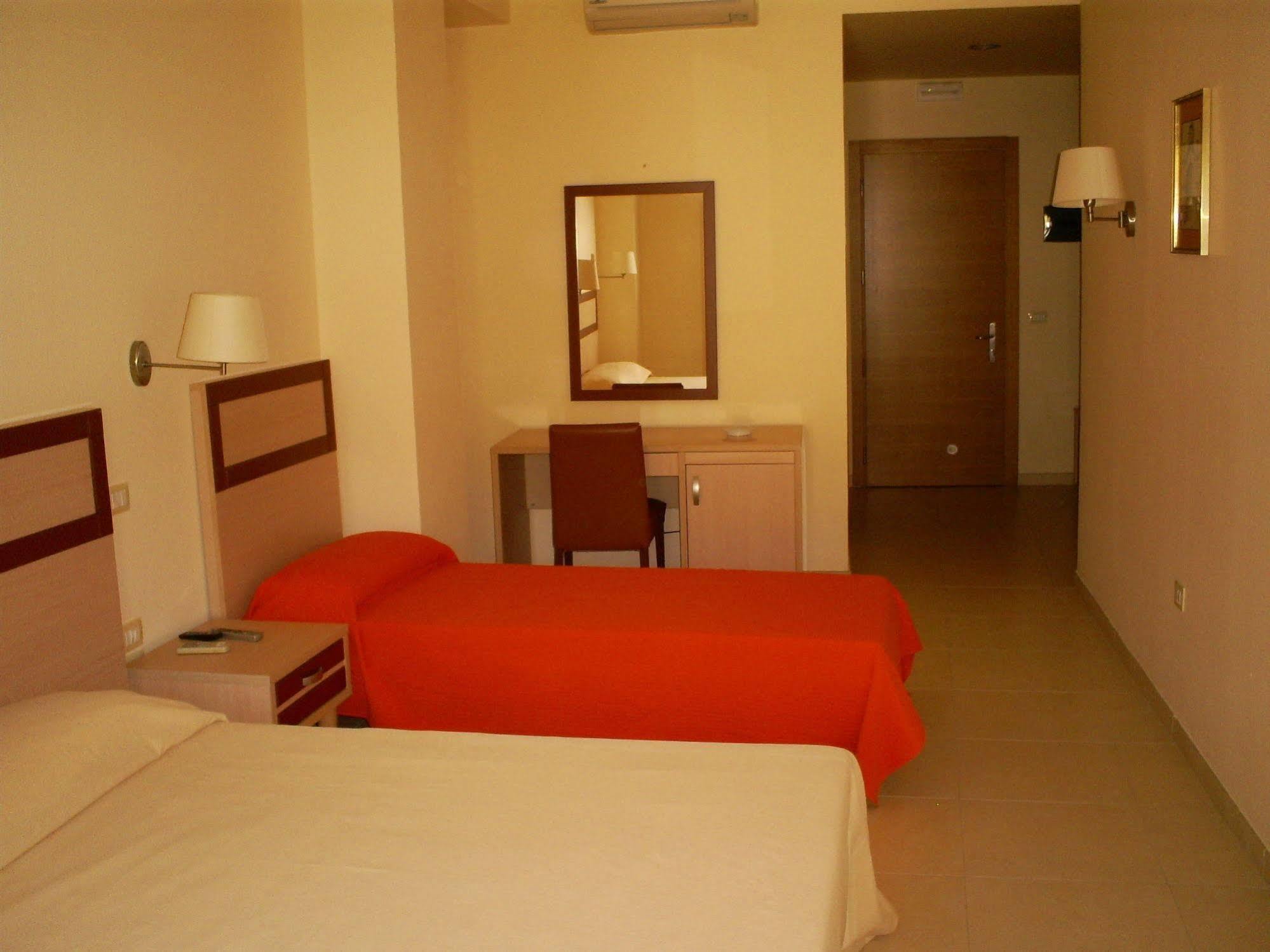 Hotel Milomax 외부 사진